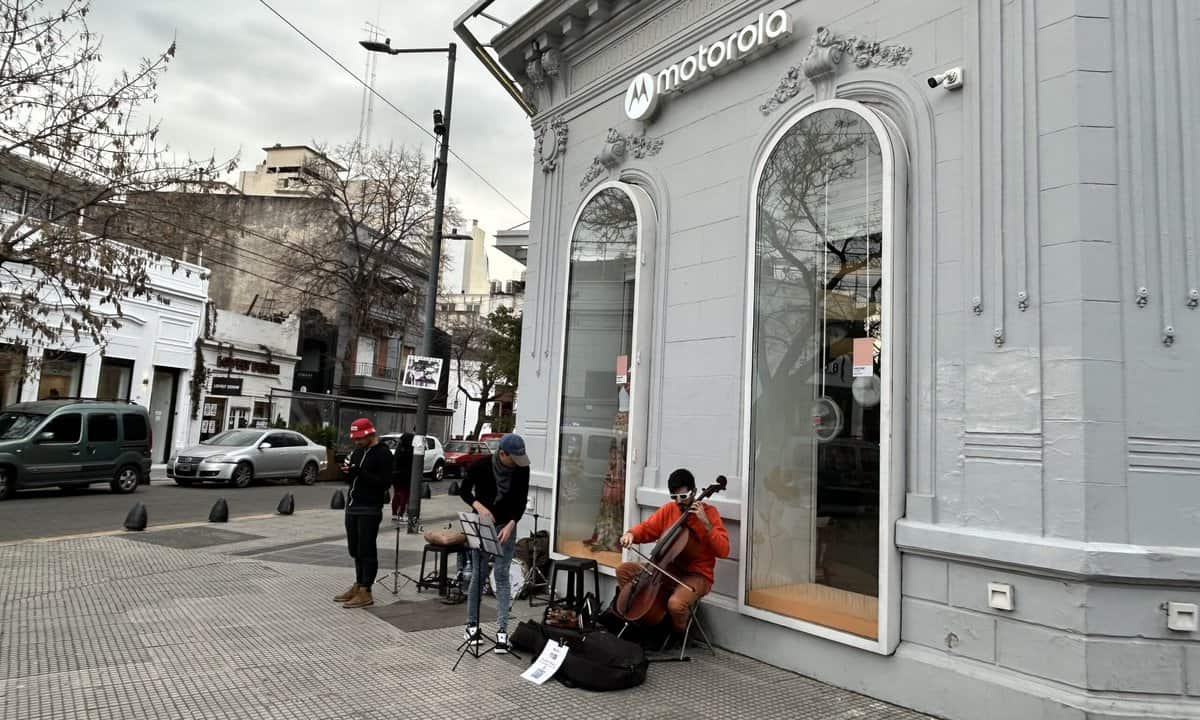 Street musicians in Plaza Serrano on Saturday afternoon