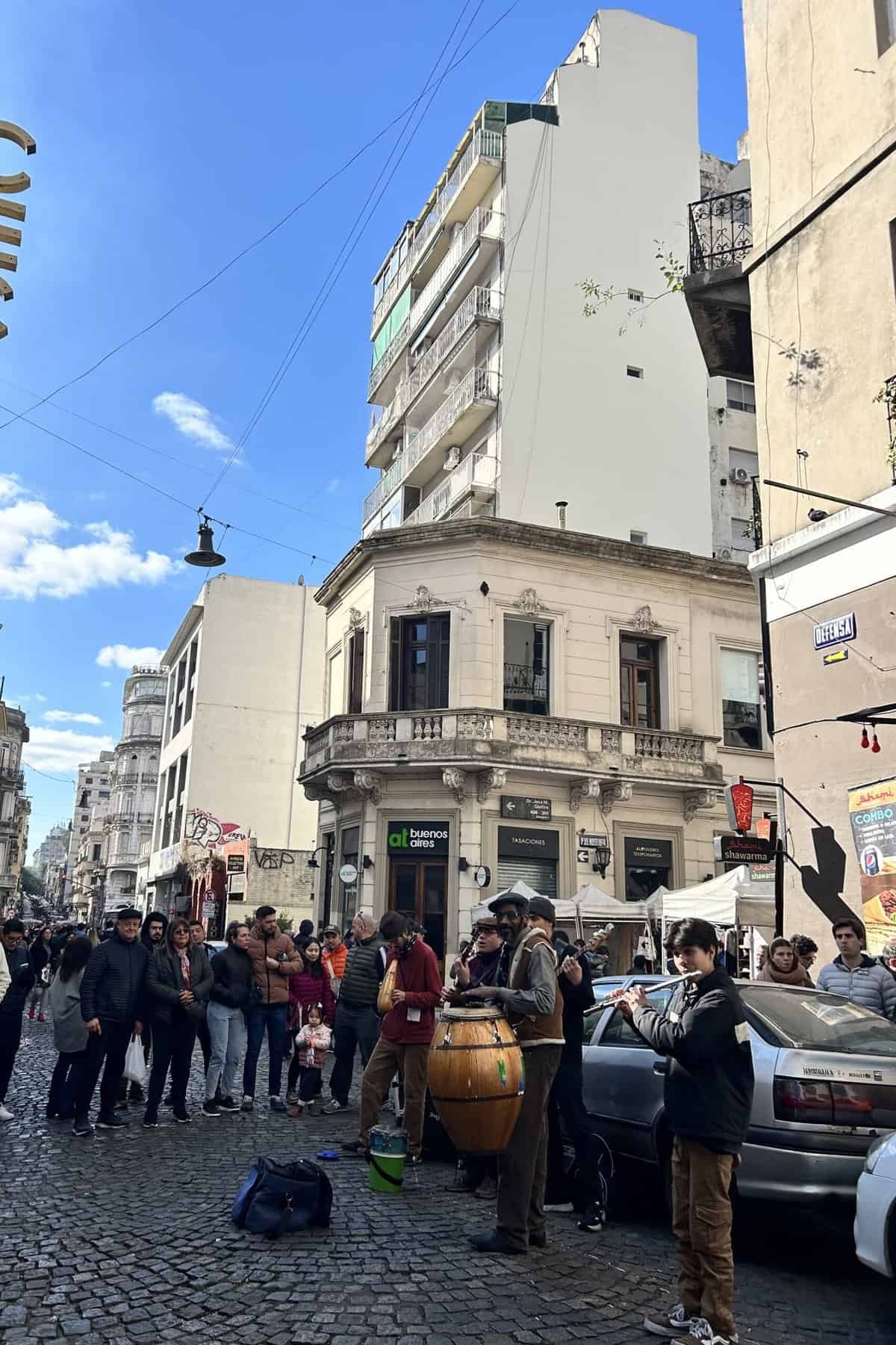 Street musicians in San Telmo Market