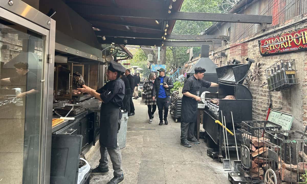 Chefs grilling and cooking at El Gran Paraiso in La Boca