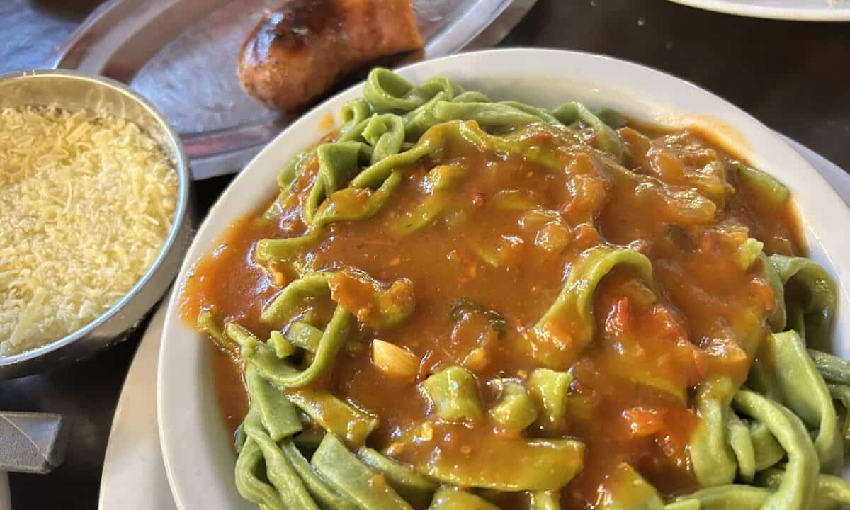 Homemade spinach pasta with steak sauce at El Desnivel