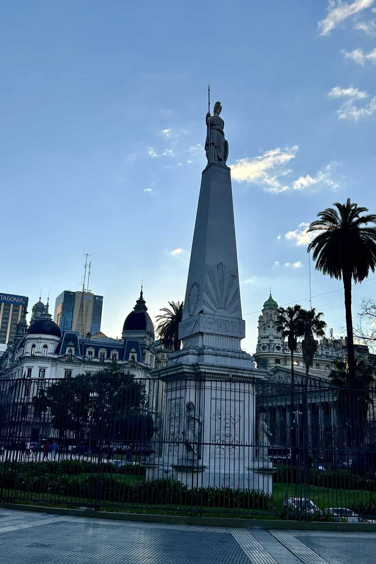 A statue at Plaze de Mayo in Buenos Aires