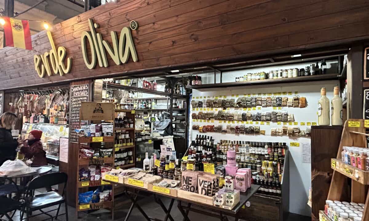 Erde Olive store front in San Telmo Market